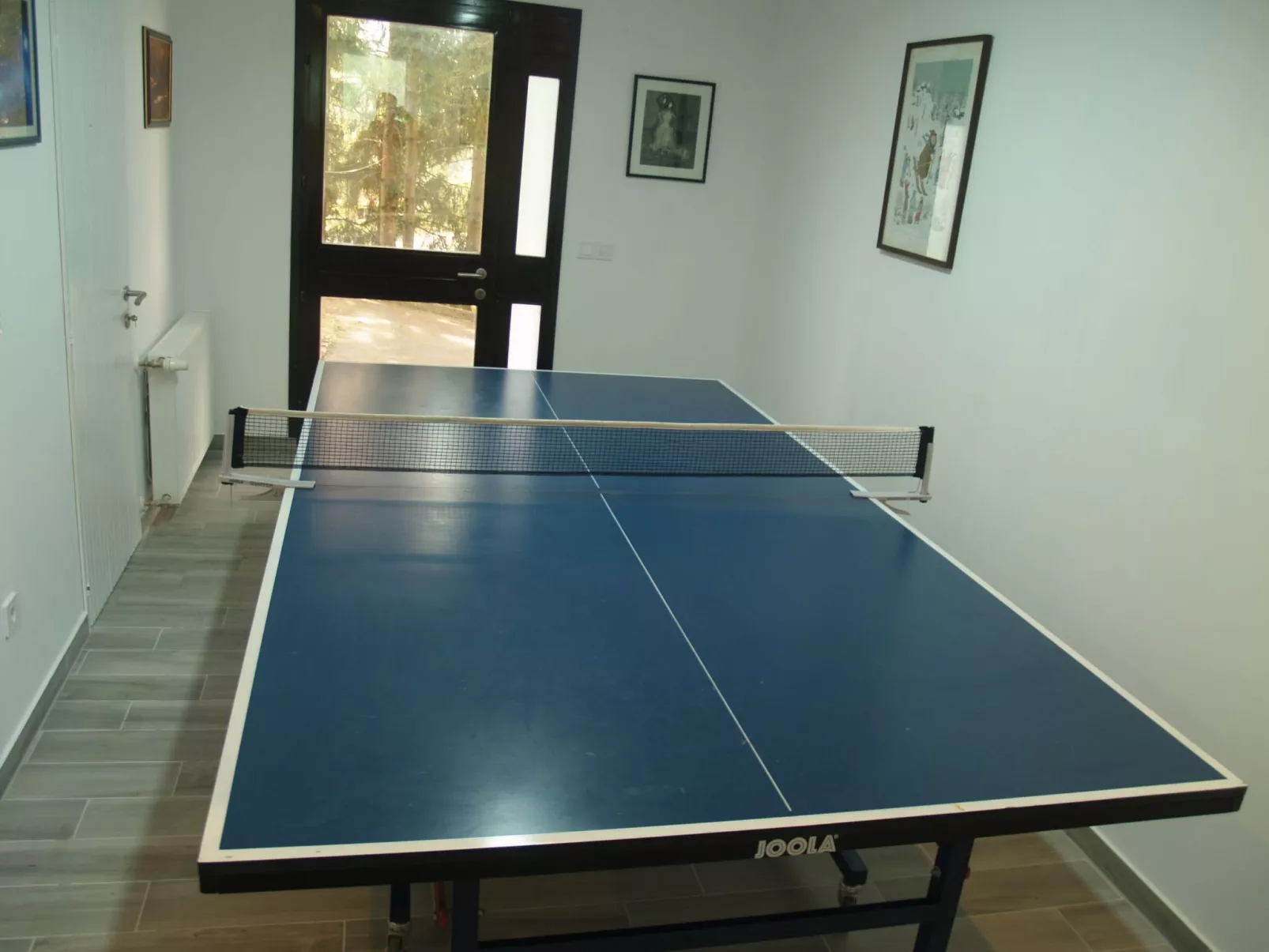 Mit Terrasse, Grill und Garten-Inside