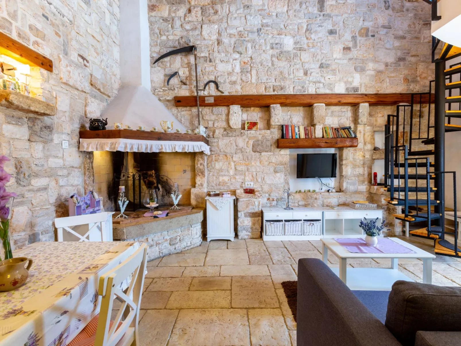 "Lilo Lavender" mit Whirlpool-Inside