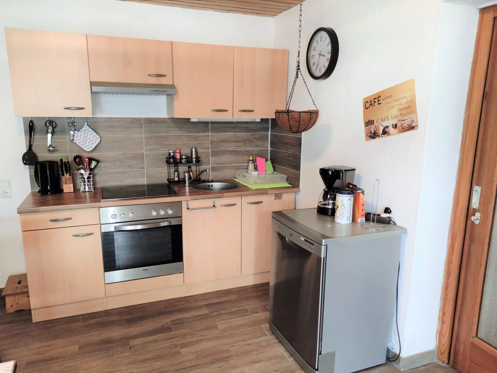 Loni in Viereth-Inside