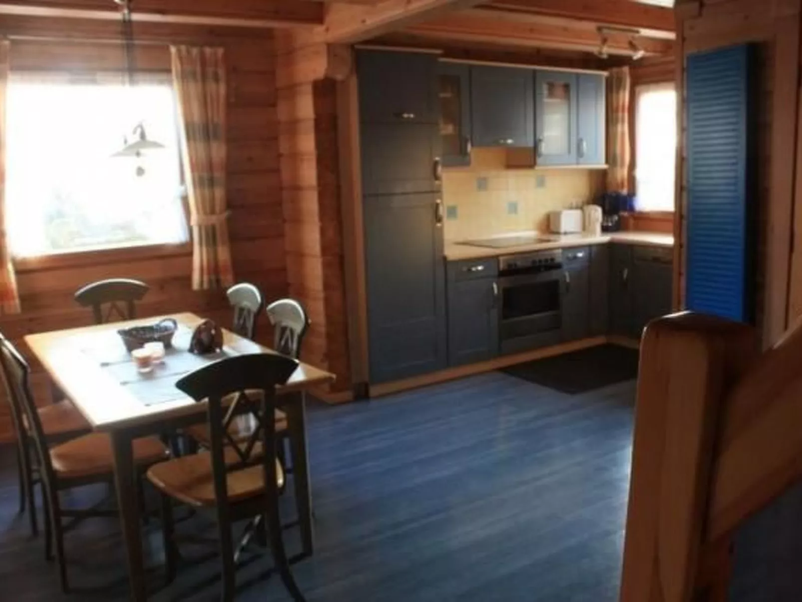 Gemütliches Blockhaus in Waldrandlage mit Sauna-Drinnen