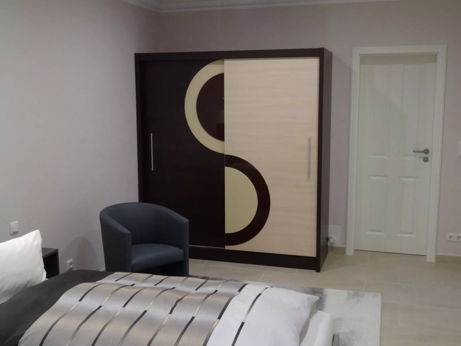 Modern eingerichtete Suite mit Terrasse-Drinnen