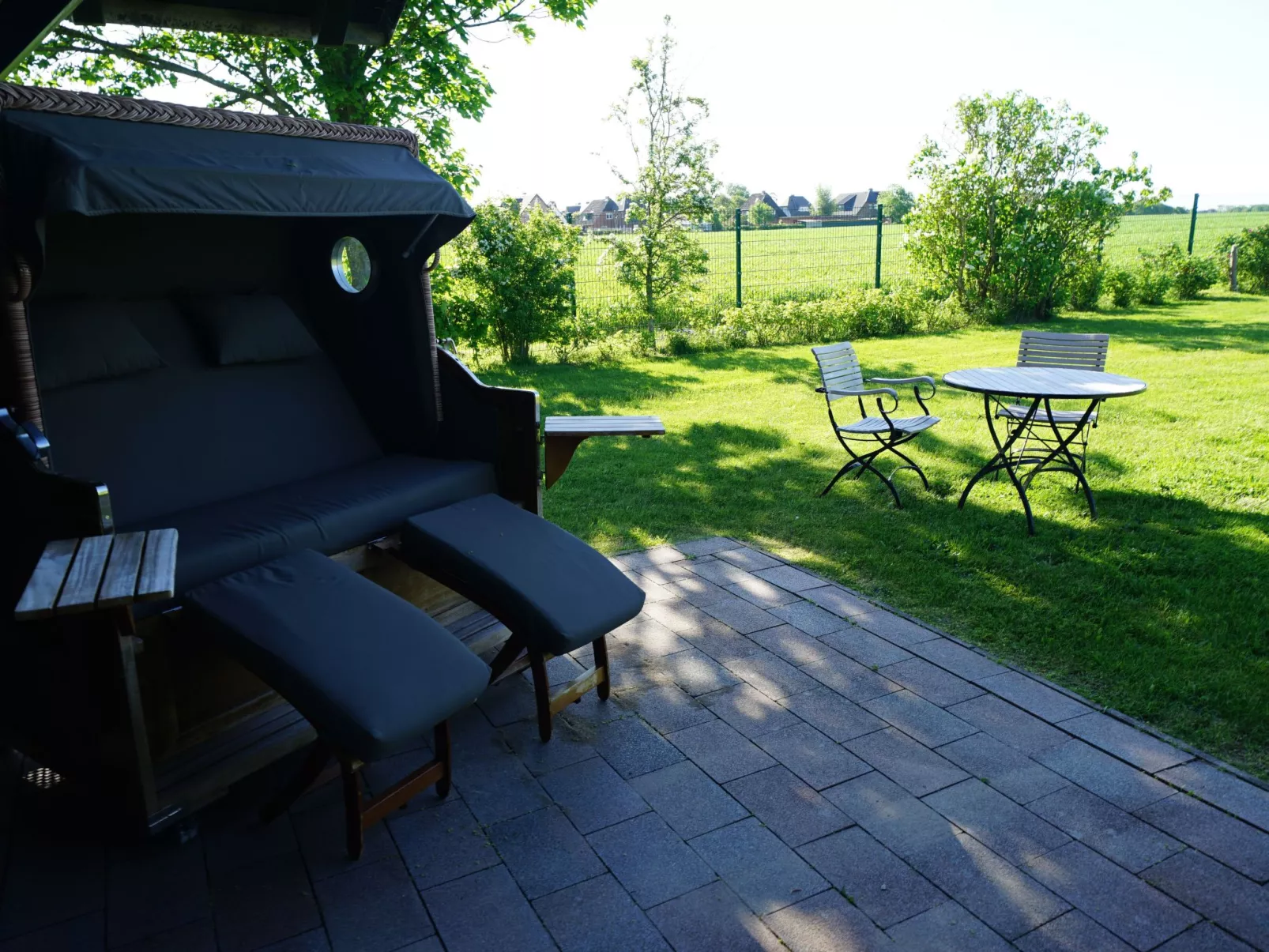 In Großmorsum mit Terrasse und Grill-Dehors
