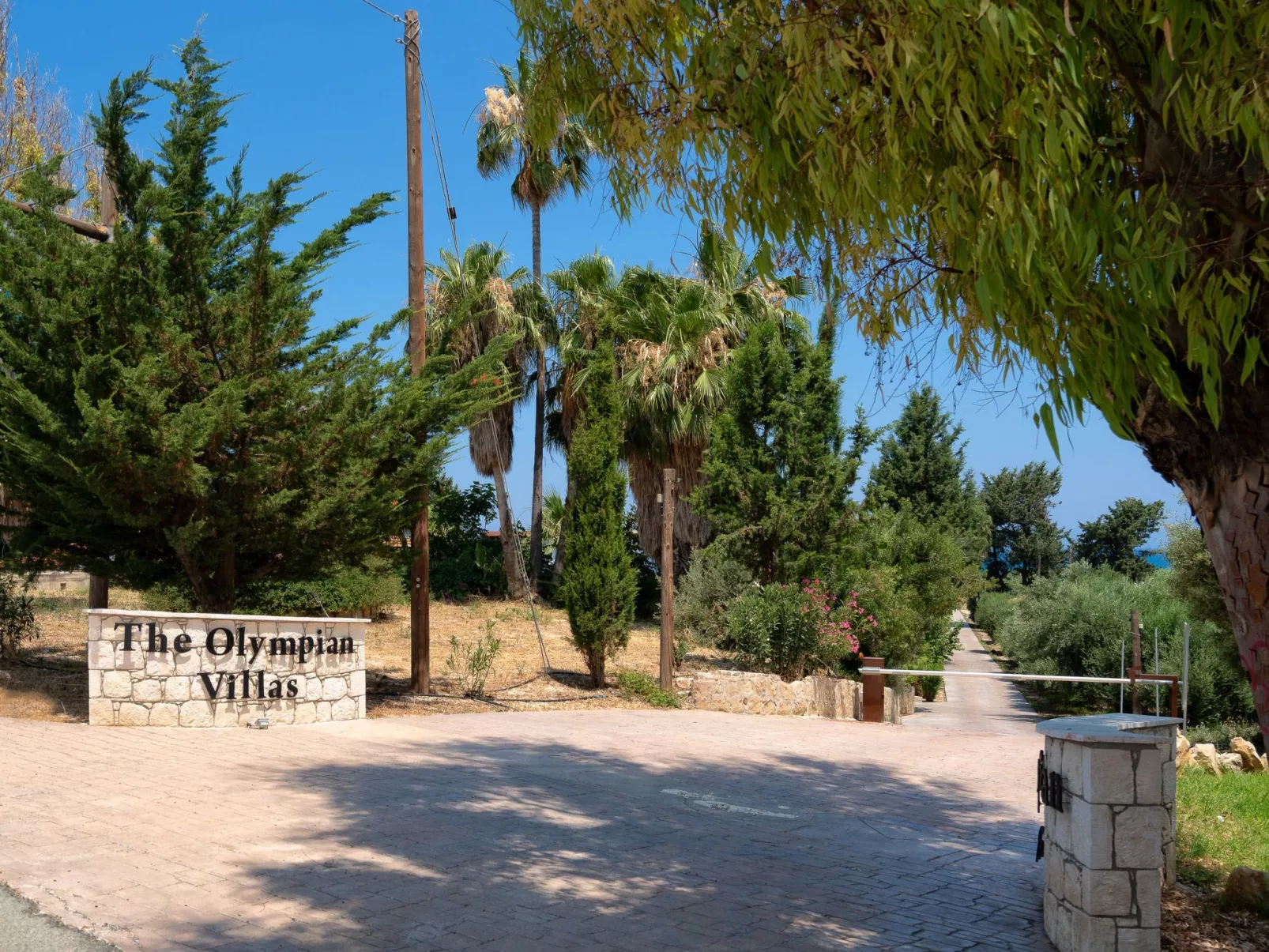 Schönes Ferienhaus mit Balkon in Polis Chrysochous-Outside