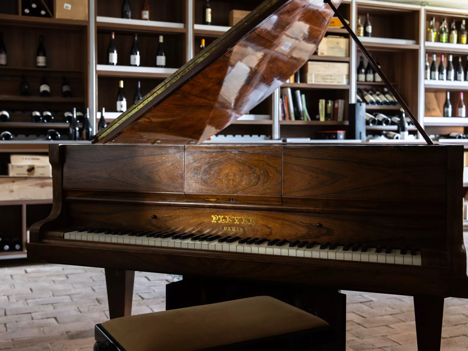 Chateau-Studio Bleu-Outside