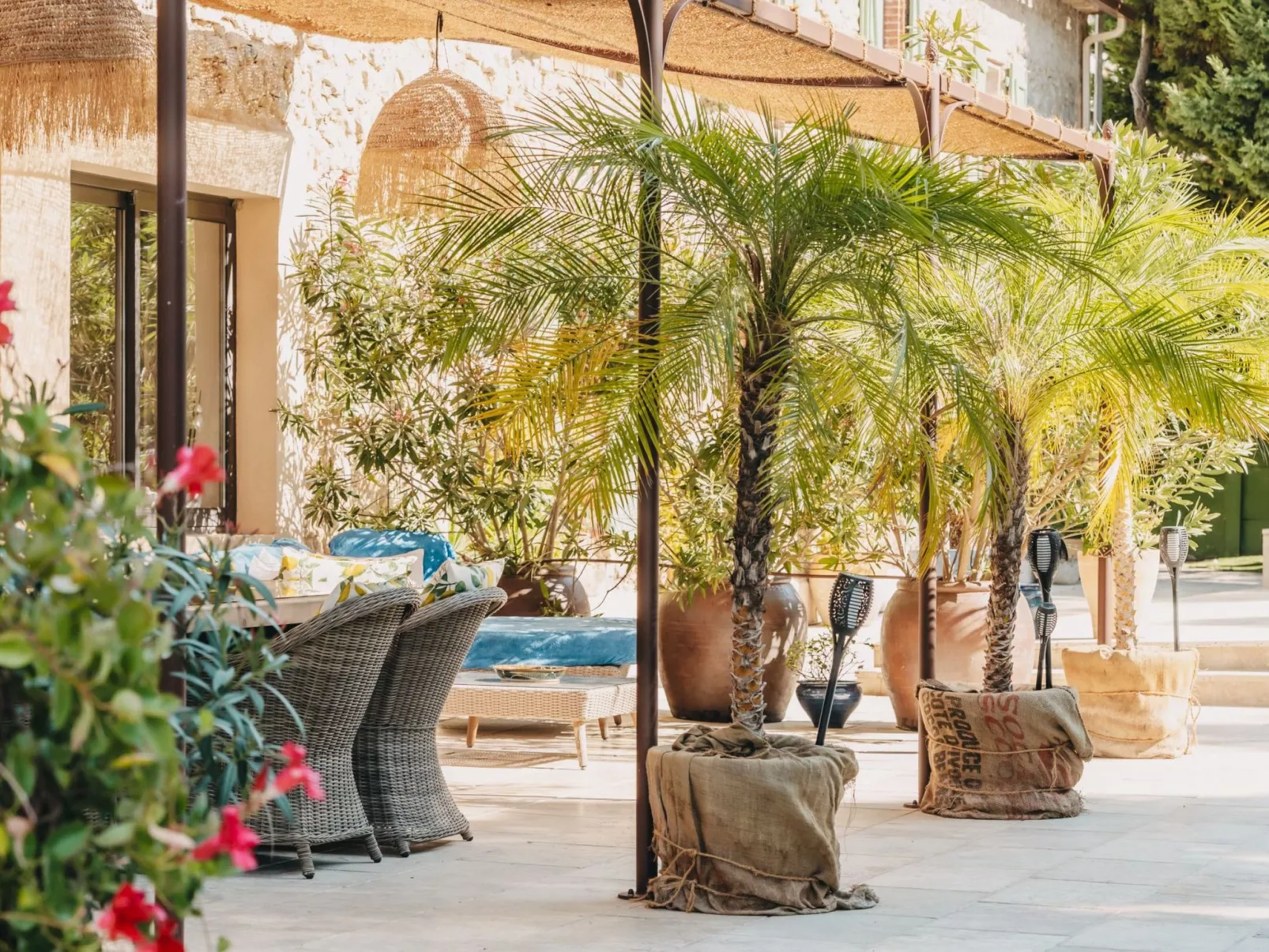 Mit Blick auf das Wasser-Draußen