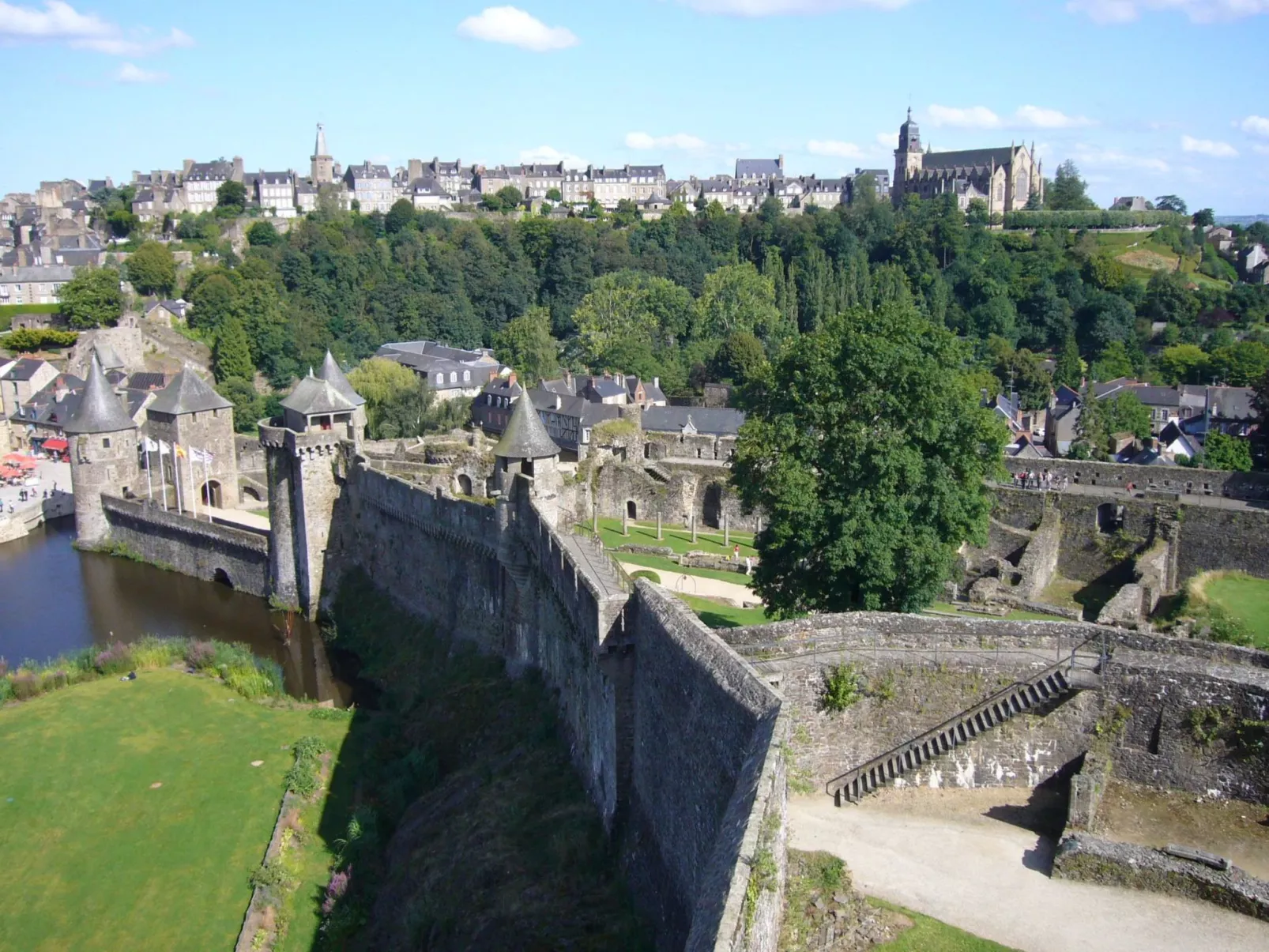 Manoir du Vaugarny in Saint-Étienne-en-Coglès-Outside