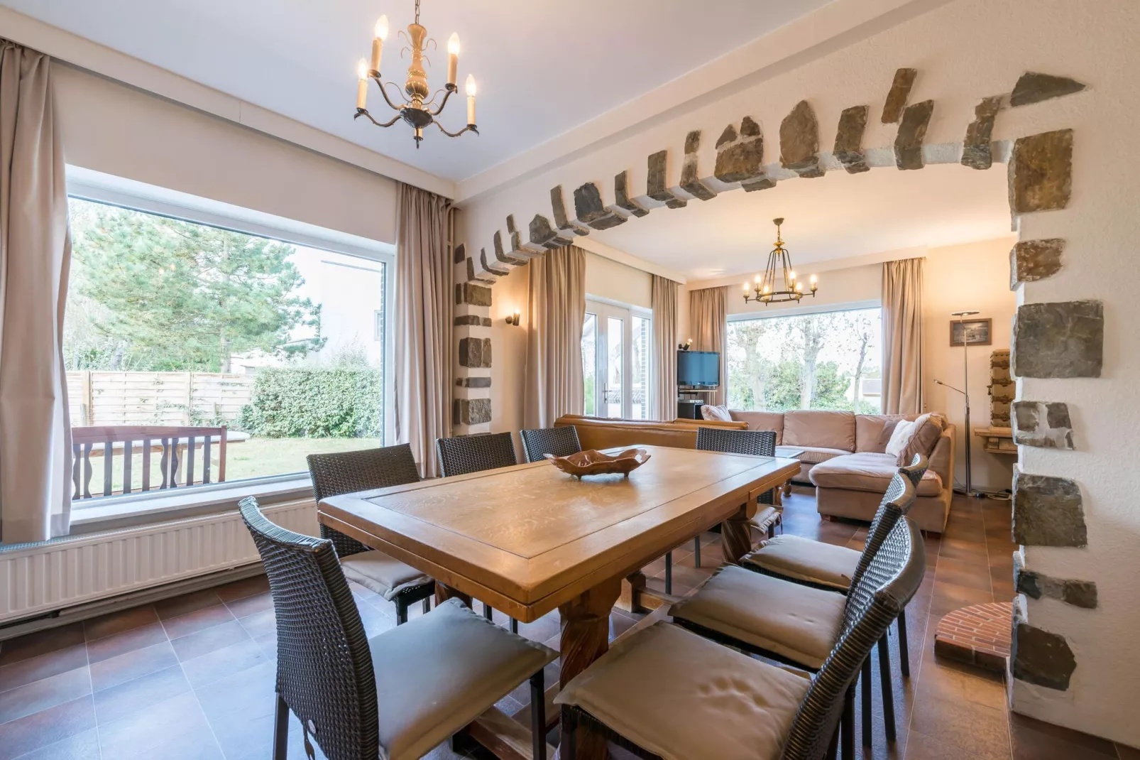 Tamalone-Dining room