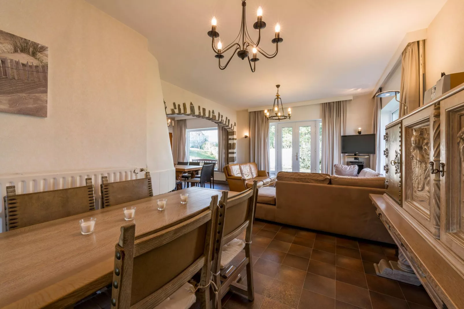 Tamalone-Dining room
