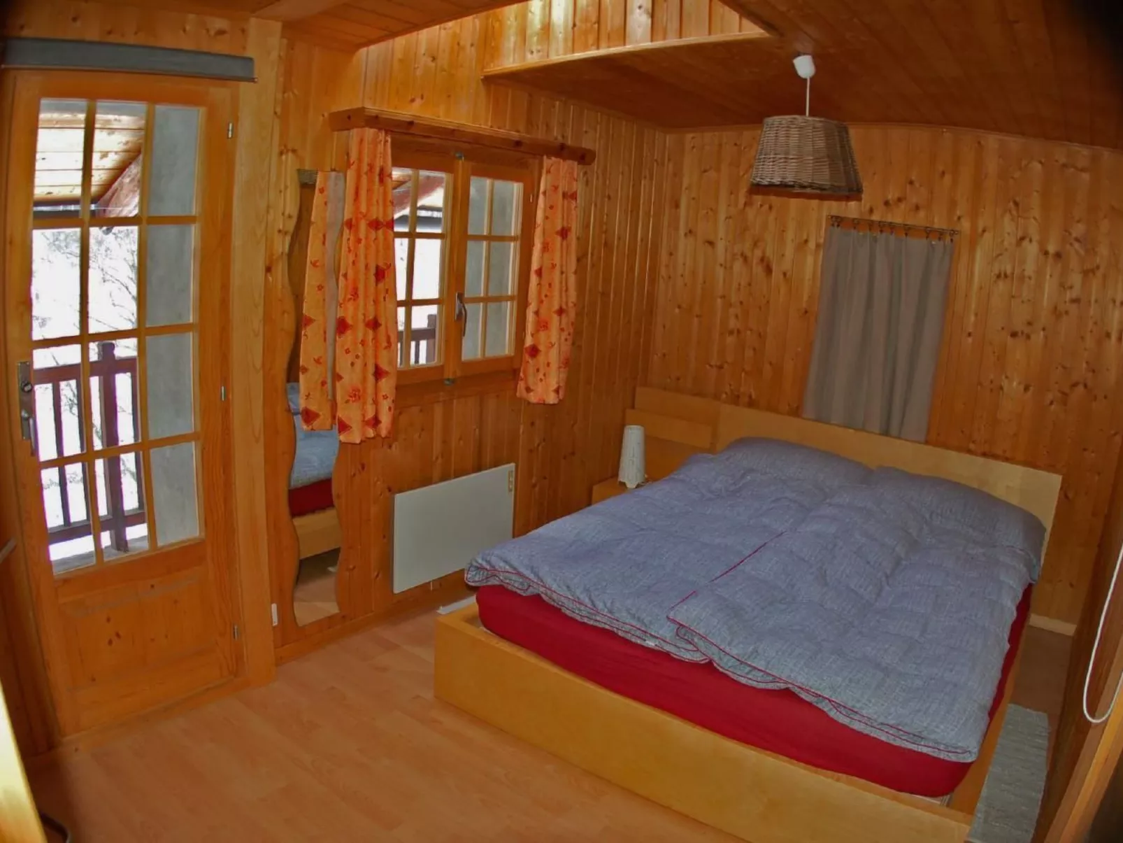 "Base Camp Evolène"-Image-tags.info