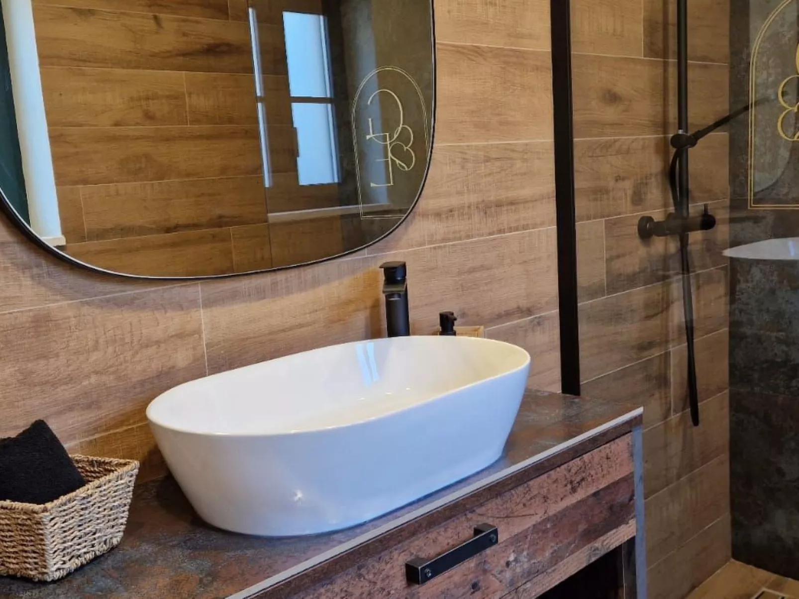 Villa George-Image-tags.info