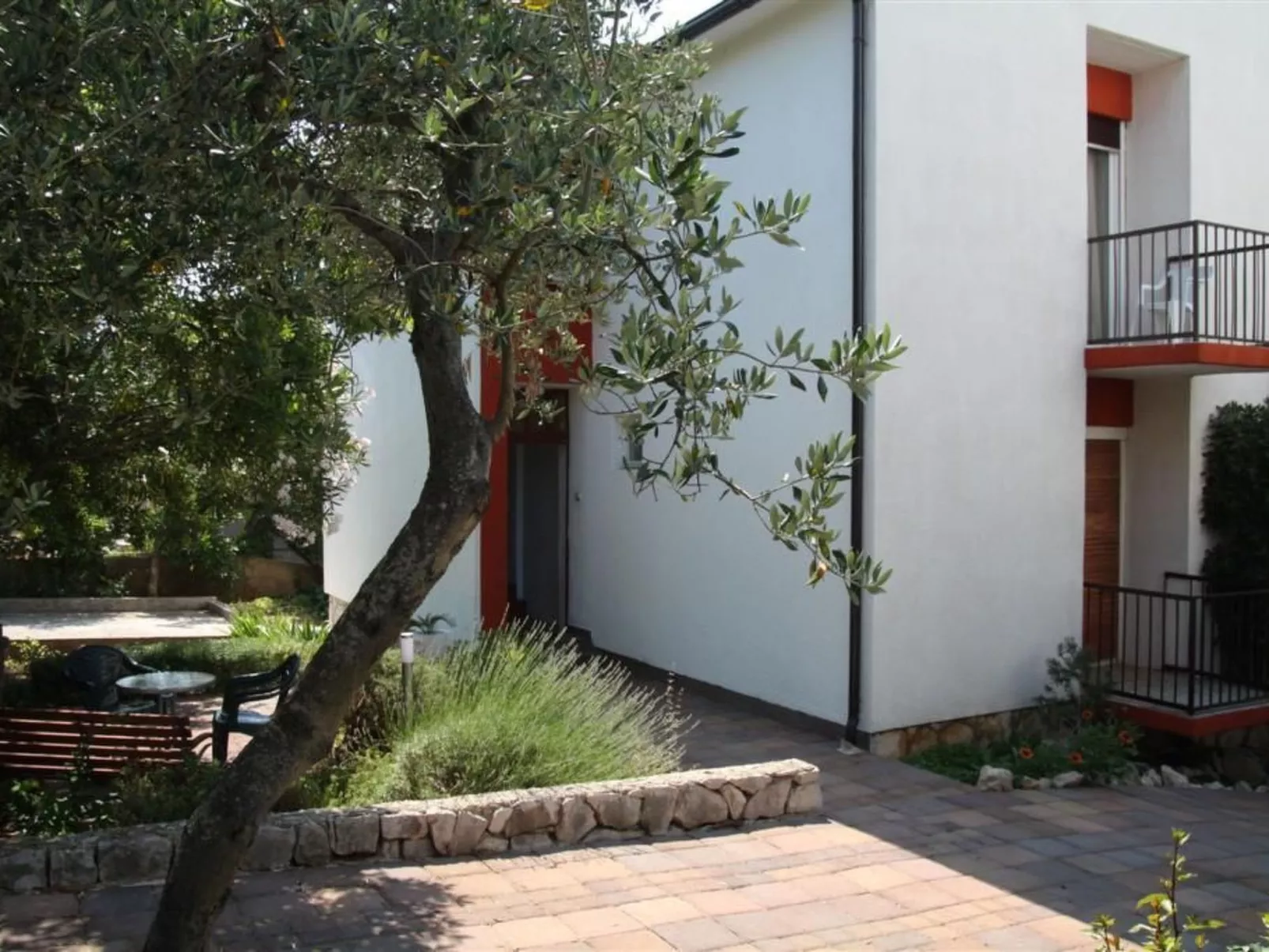 Komplex Oliva mit Pool und großem Garten-Image-tags.info