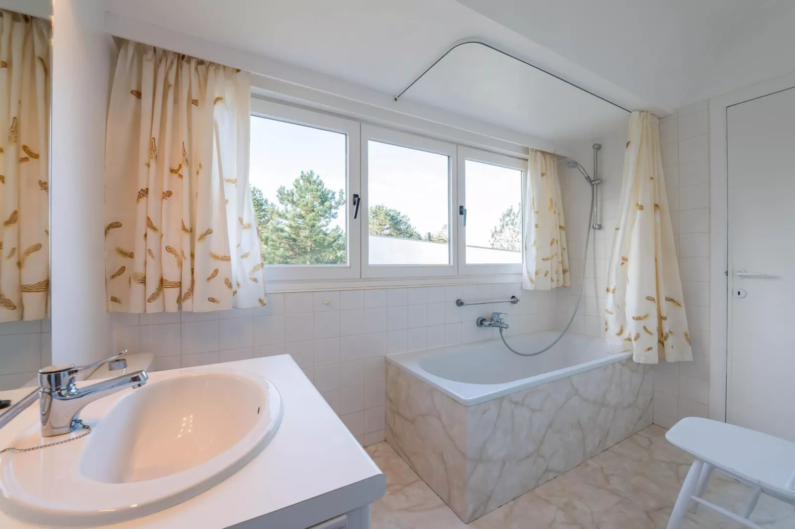 Tamalone-Bathroom