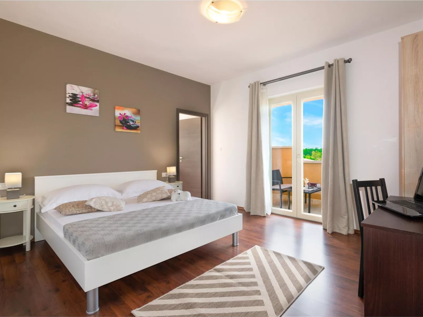 Private Villa mit Panoramablick-Drinnen