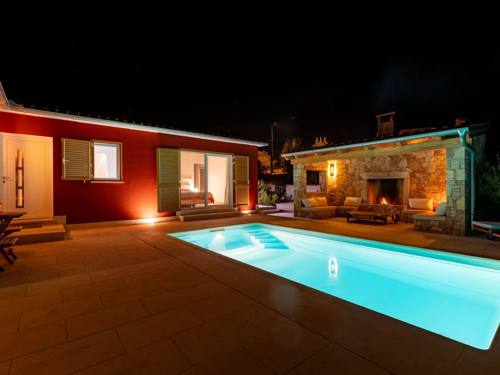 Detailgestaltete Villa mit Pool, Sauna und Hot Tub-Outside