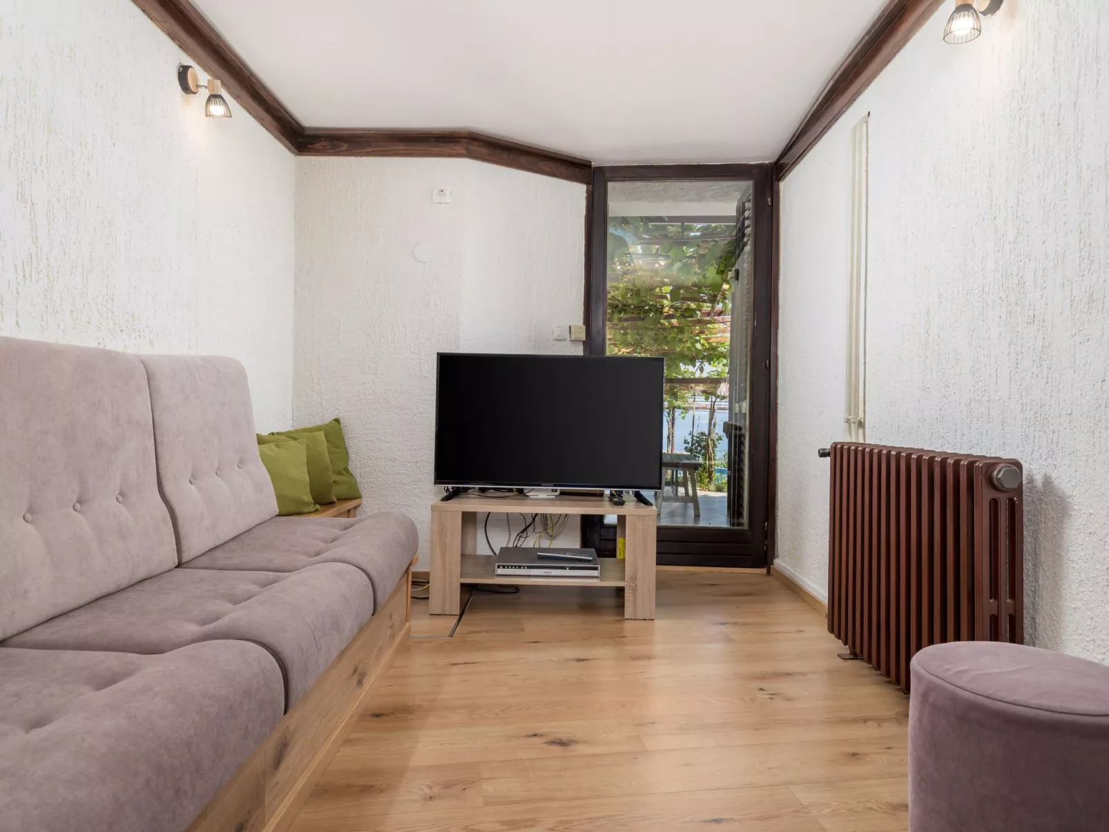 Mit großem Garten und Pool-Image-tags.info