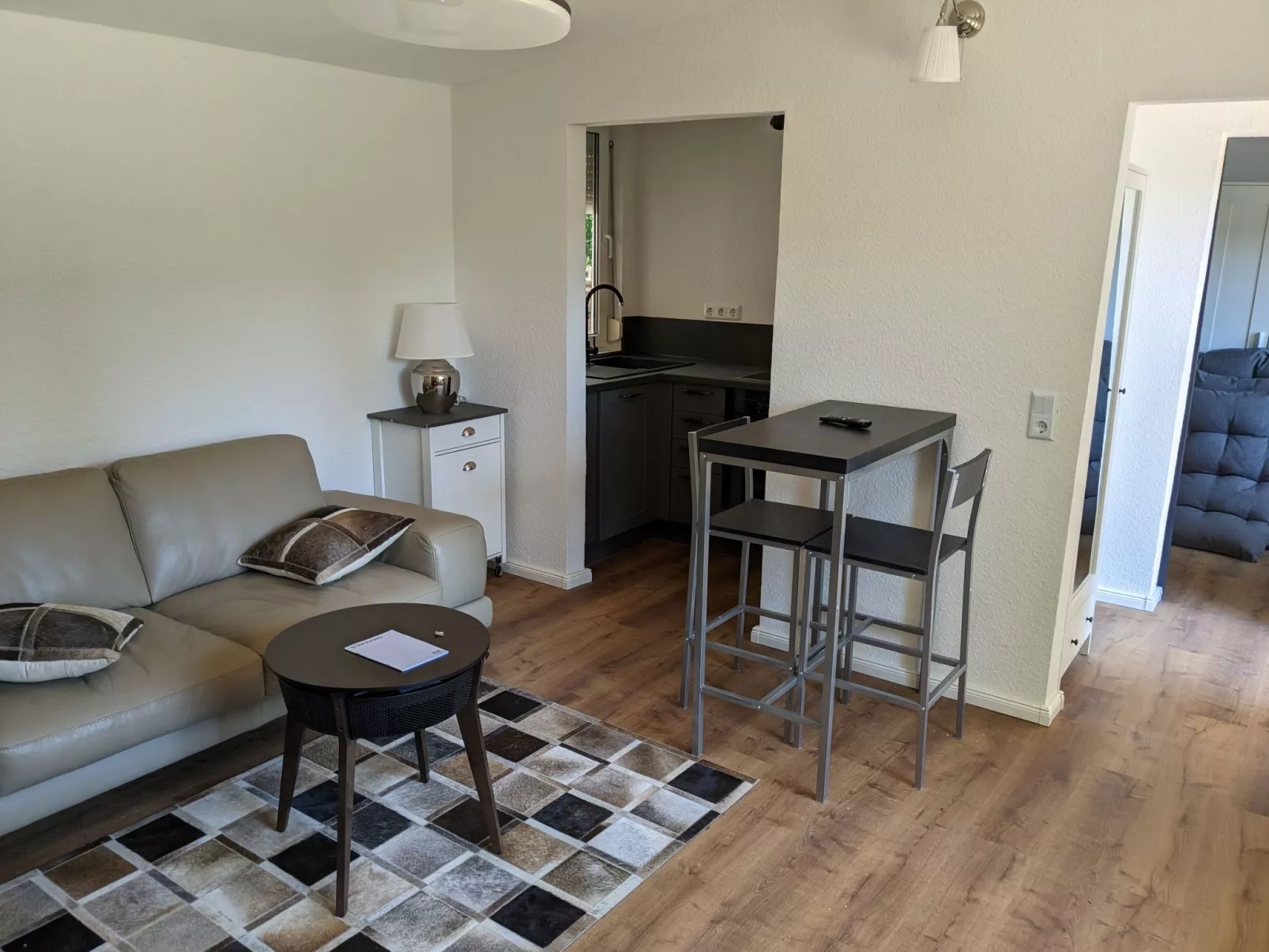 In Süd-Waldhanglage mit tollem Seeblick-Dedans