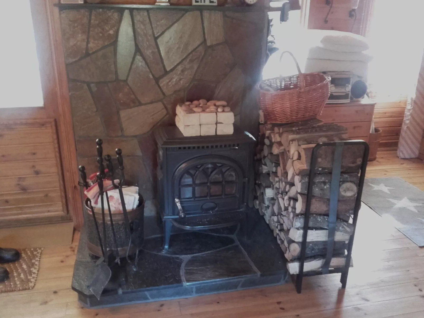 "Flodavägen 39" mit privatem Parkplatz-Outside