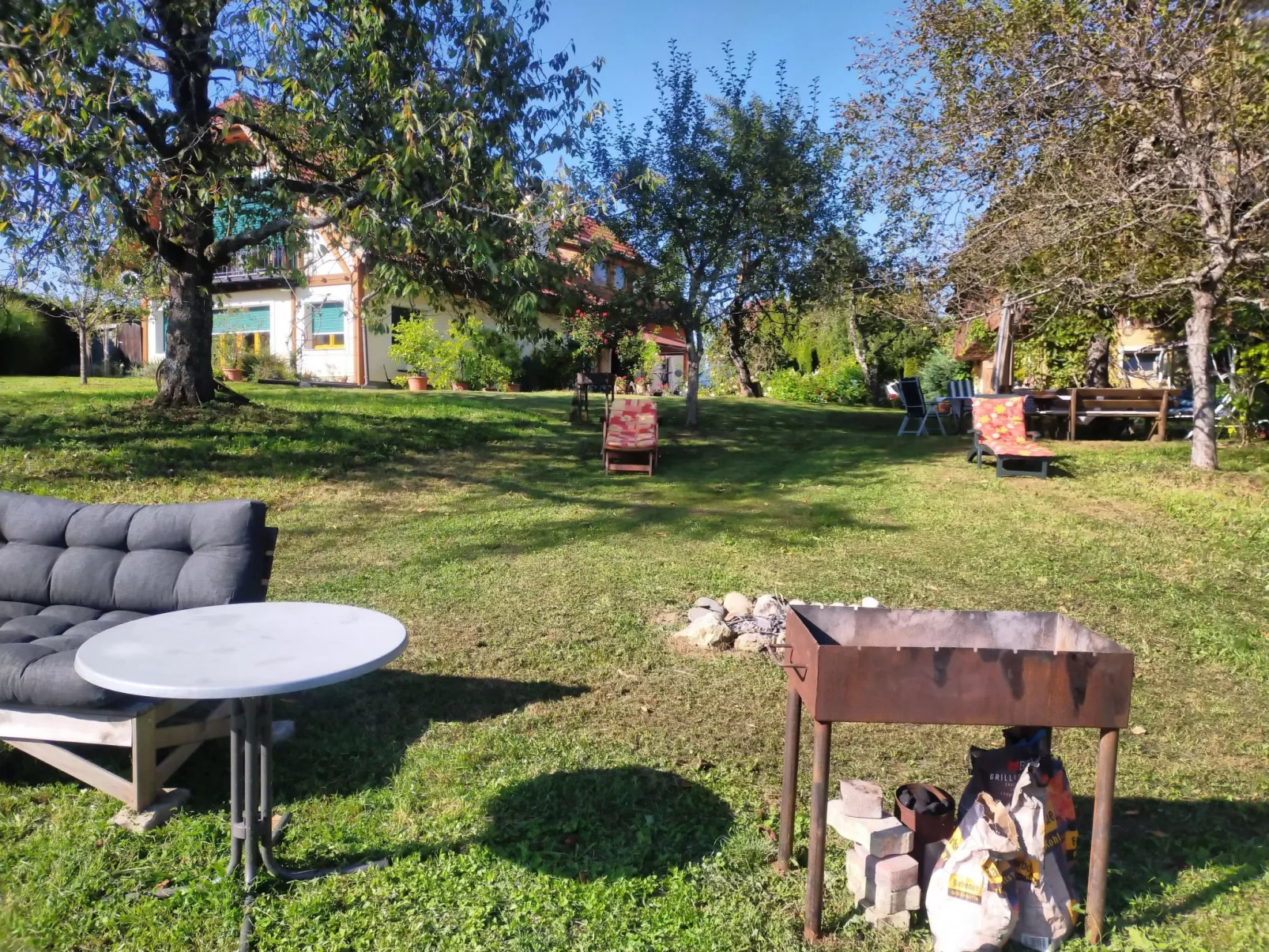 Idyllische Panorama-Südwohnung in Wörtherseenähe-Outside