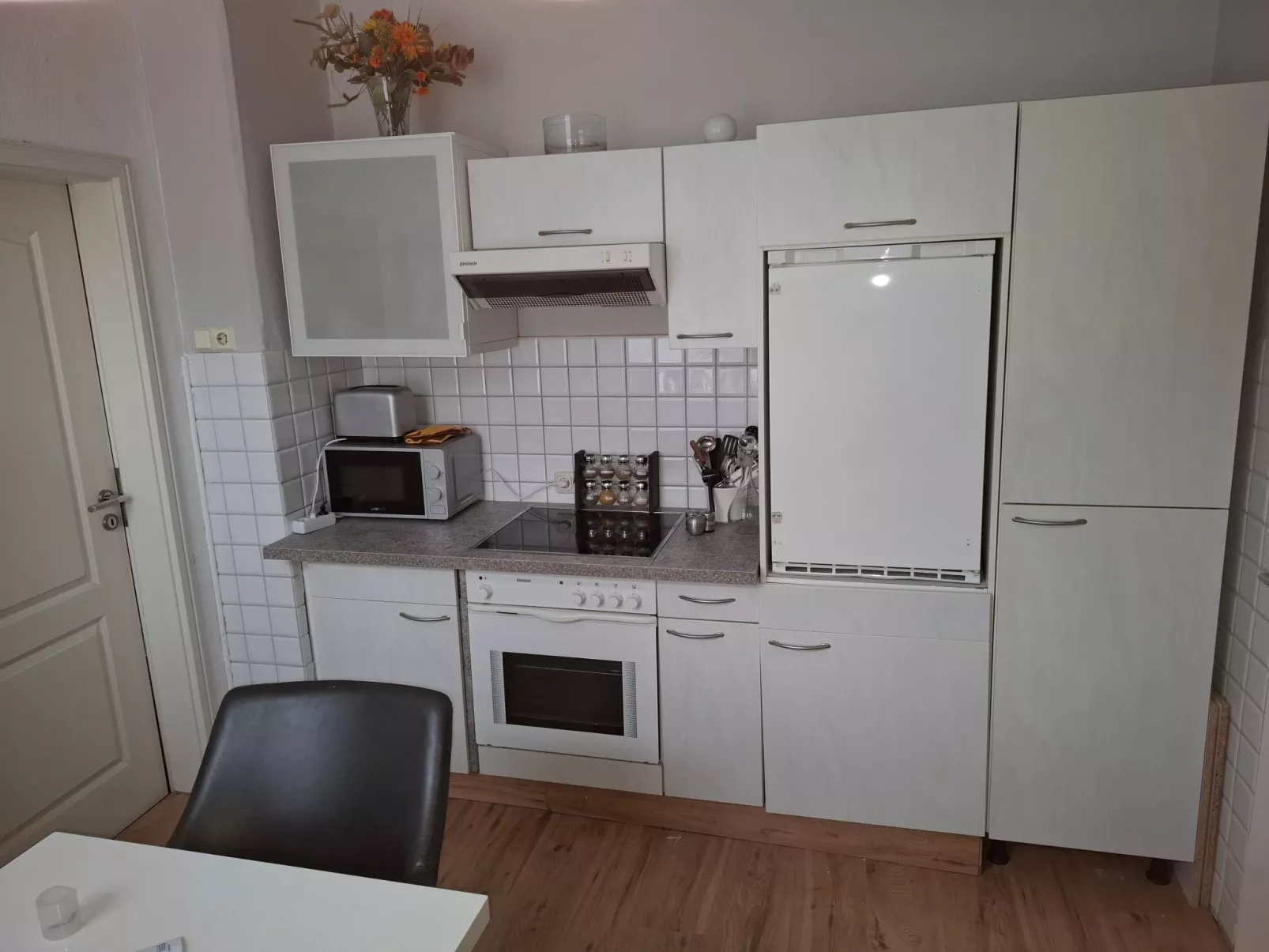 Private Ferienwohnung in Nordenham, großer Balkon-Drinnen