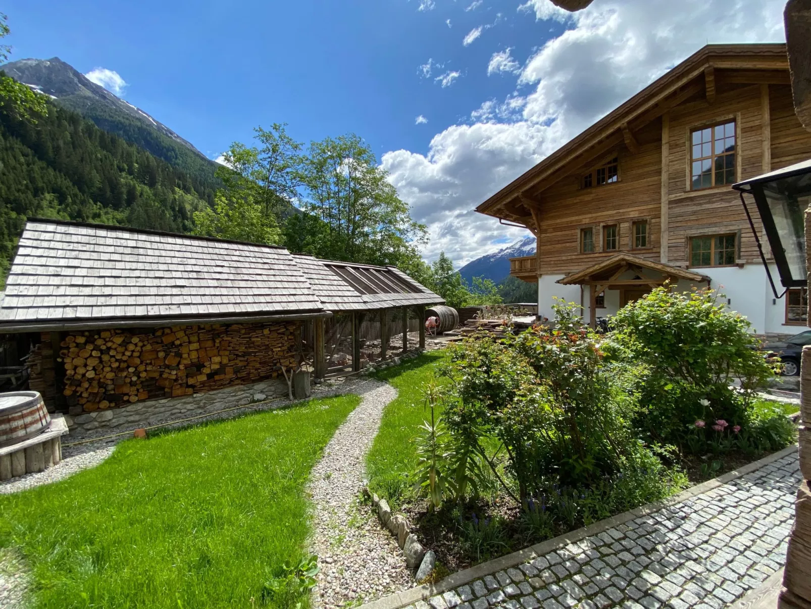 Studio Wasserfall-Outside