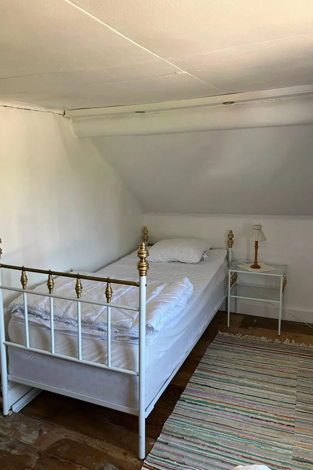 Charmantes Holzhaus mit eigenem Ruderboot-Drinnen