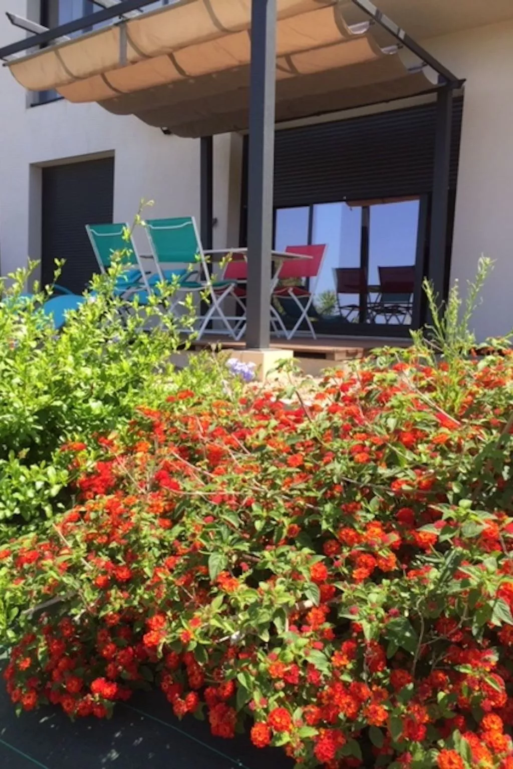 Unabhängige Unterkunft mit Meer- und Poolblick-Outside