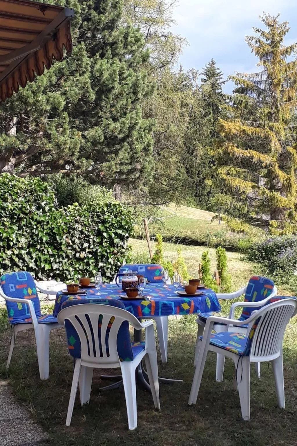 Chalet Paprika-Outside