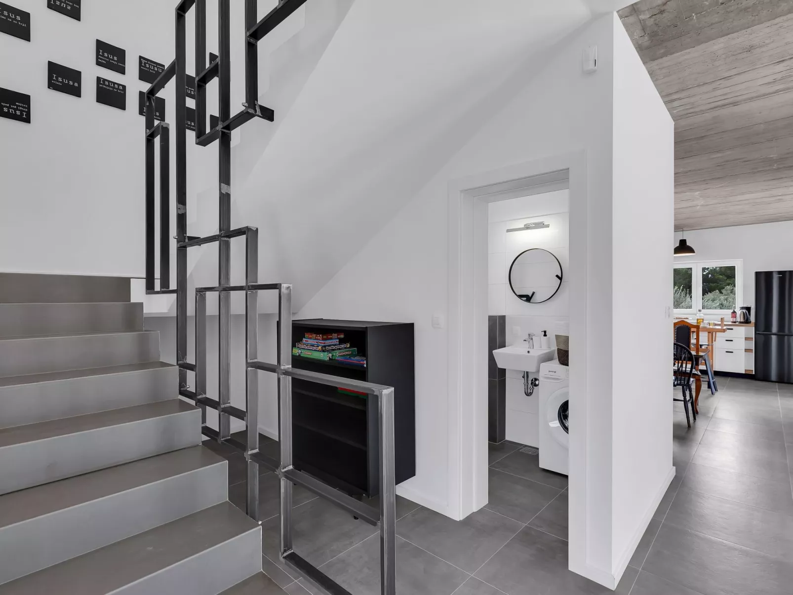 Modernes Ferienhaus in Zaostrog mit Beheiztem Pool-Inside