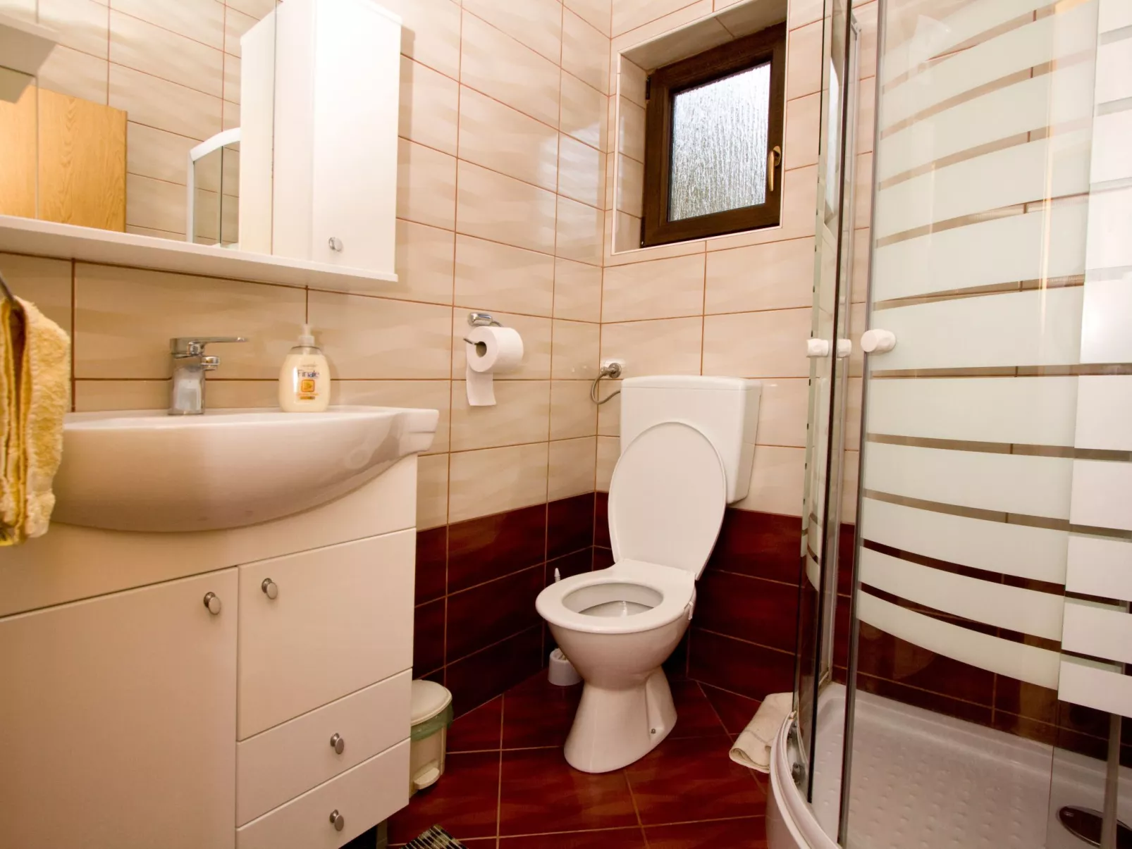 Mit Garten, Grill und Terrasse-Inside