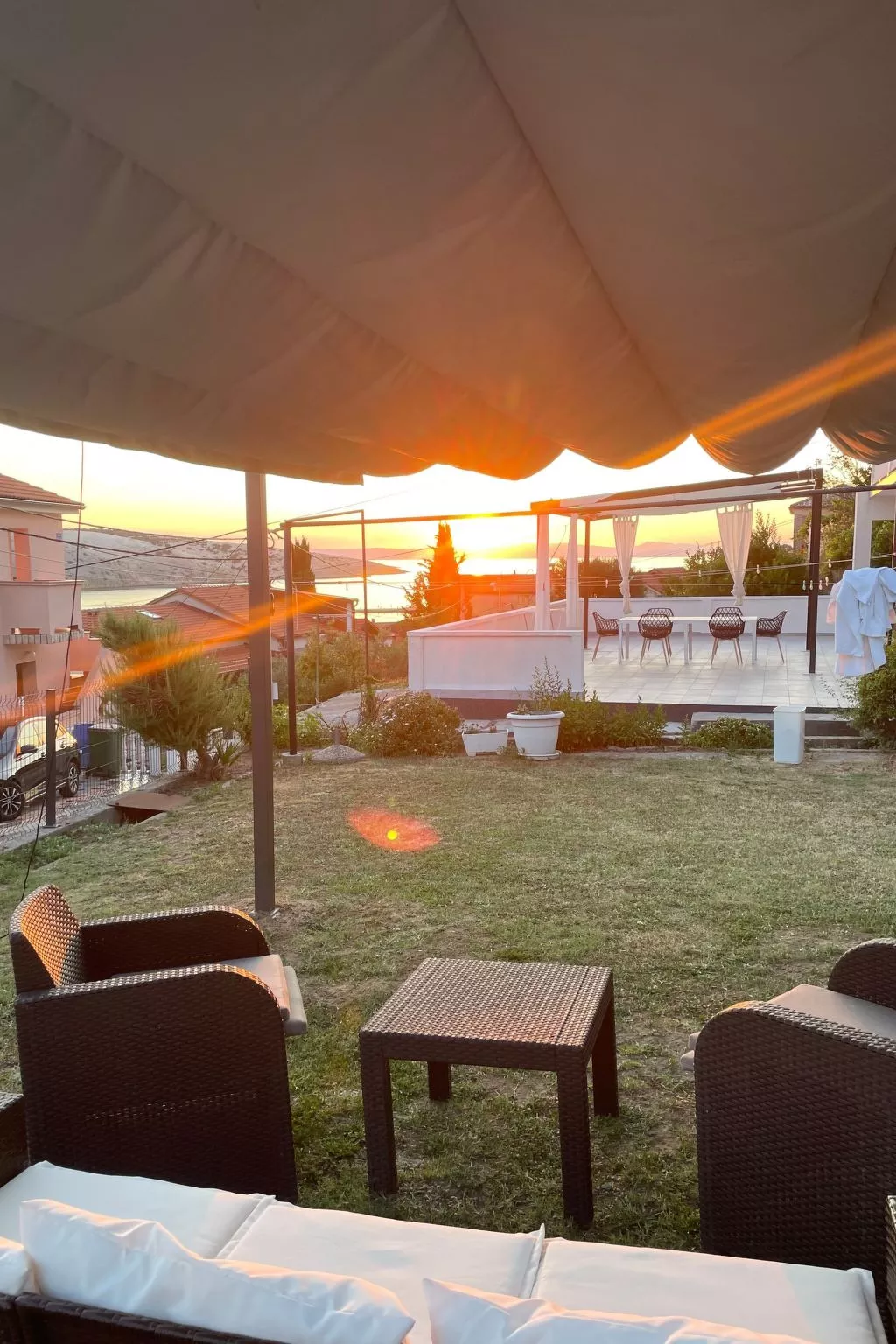 Mit Blick auf das Wasser-Drinnen