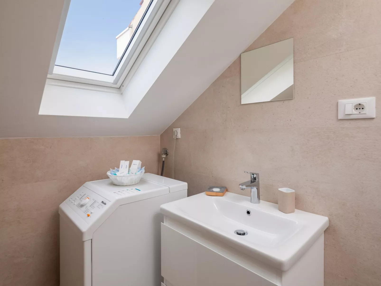 Epetium Beach Villa-Image-tags.info