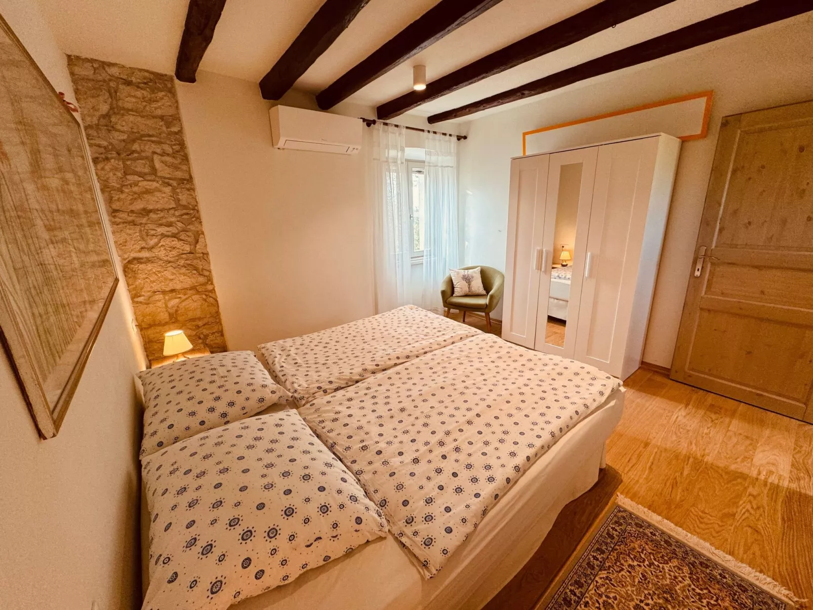 Ferienvilla mit Garten, Grill und Terrasse-Drinnen