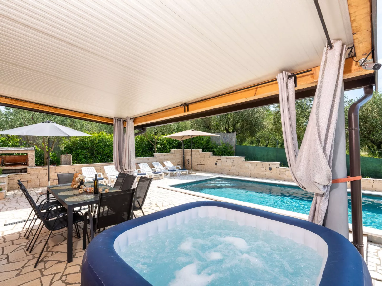 Villa Pendolina mit privatem Pool und Jacuzzi-Draußen
