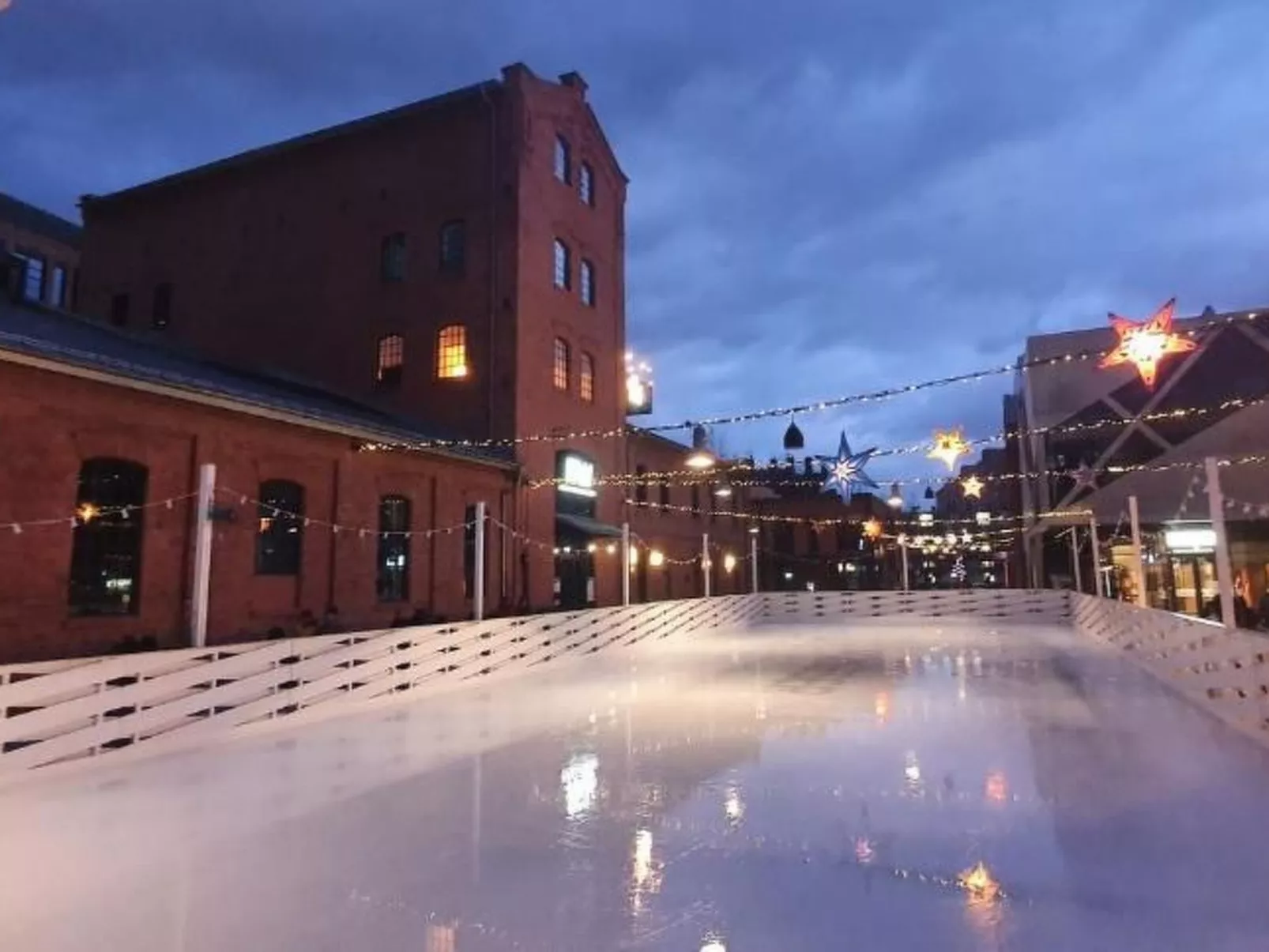 BESSERER PLATZ: Klassisches Warschau-Draußen