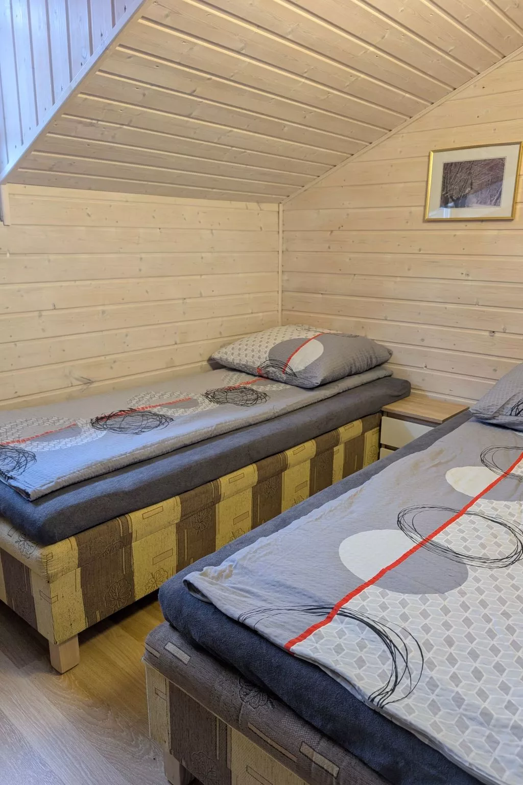 Trebor"-Häuser in einem eingezäunten Gebiet-Dedans