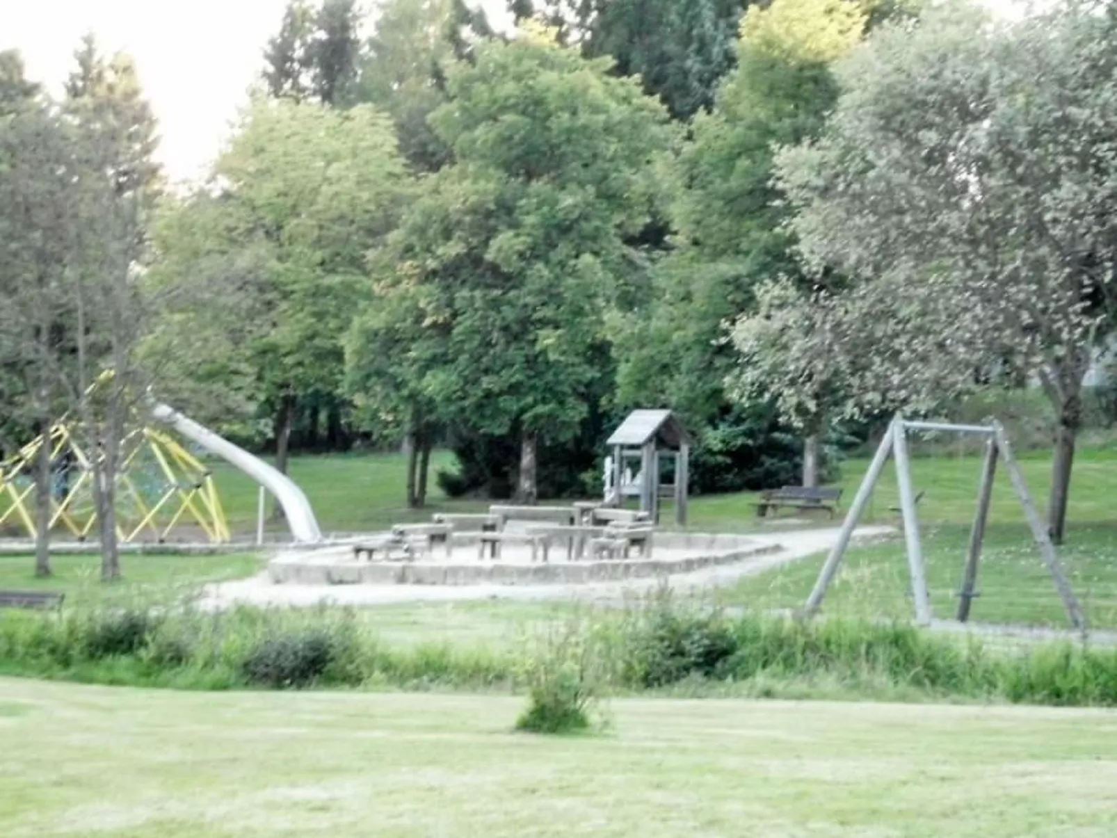 Premium-Ferienwohnung mit Balkon und Bergblick-Outside