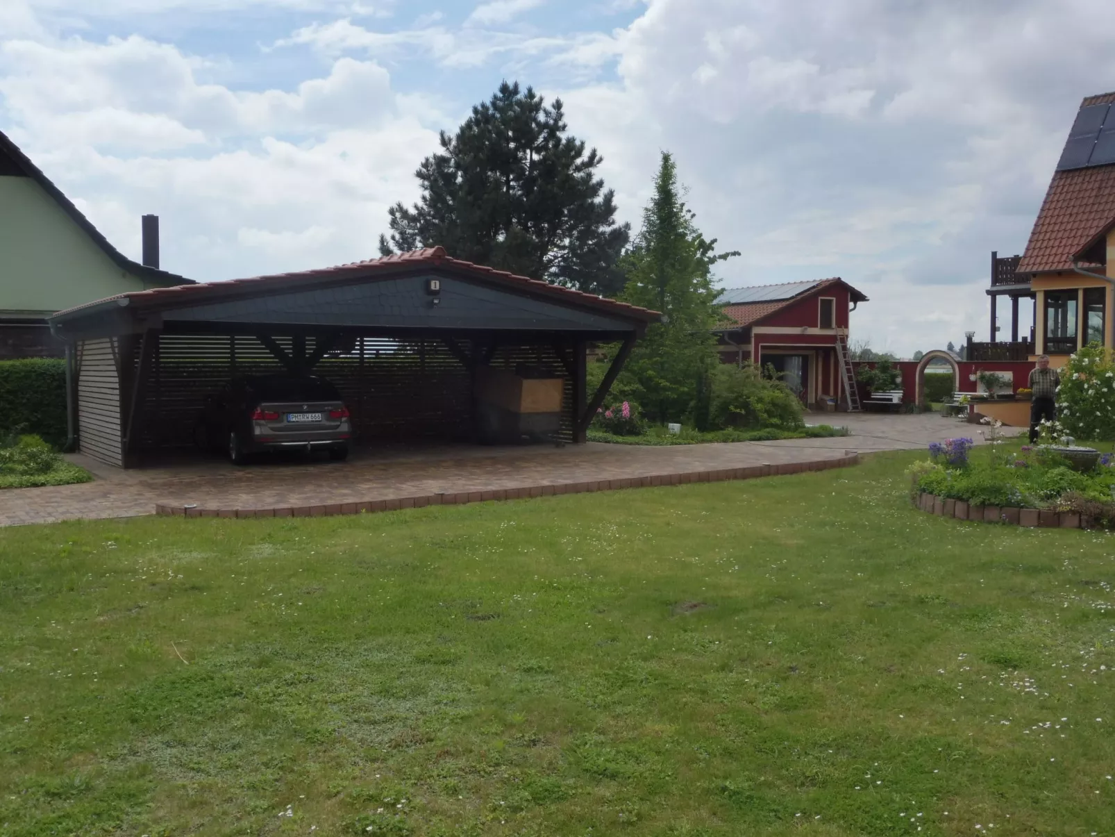 Mit Blick auf das Wasser-Dehors