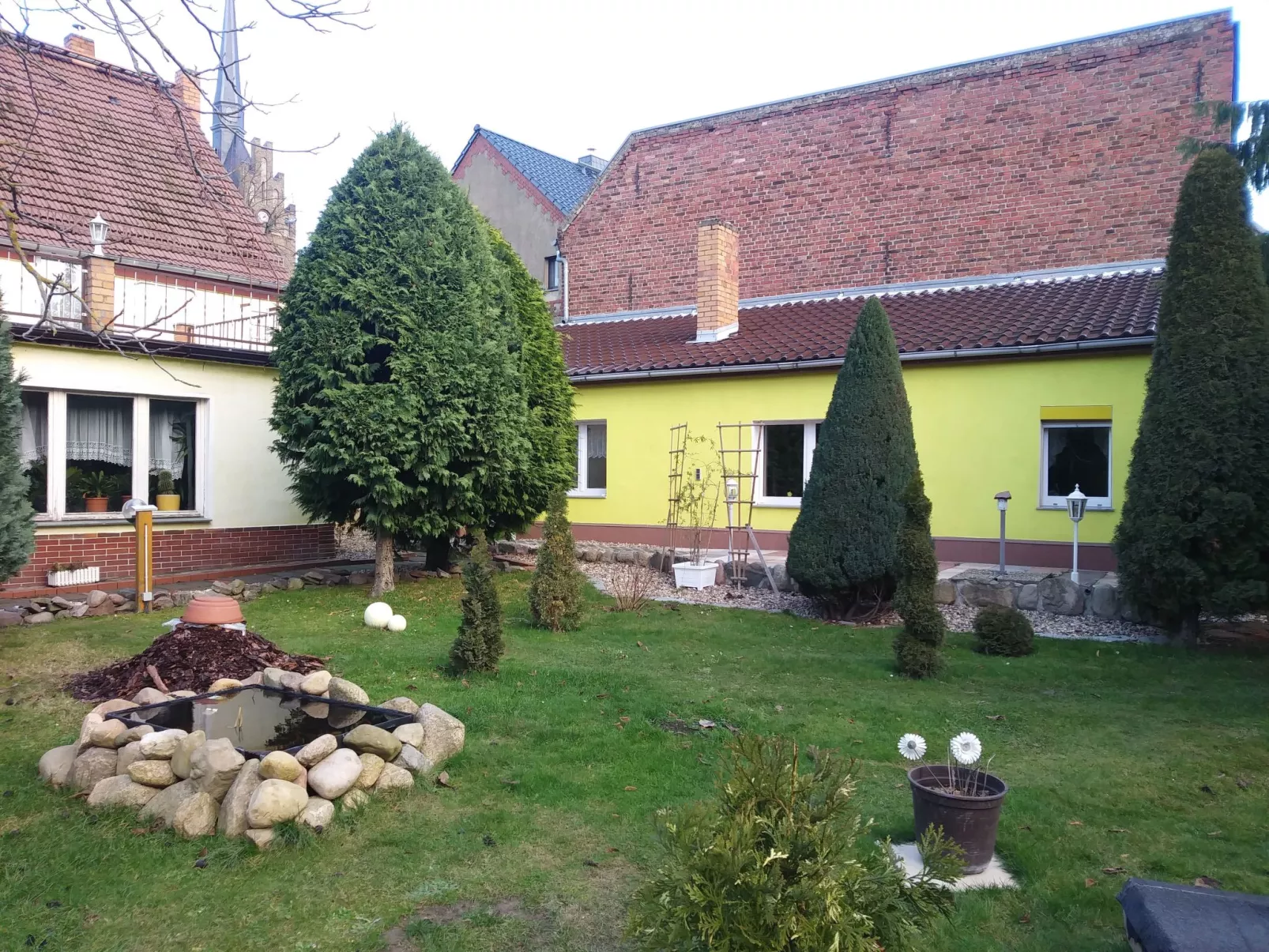 Gemütliche Wohnung mit Terrasse-Outside