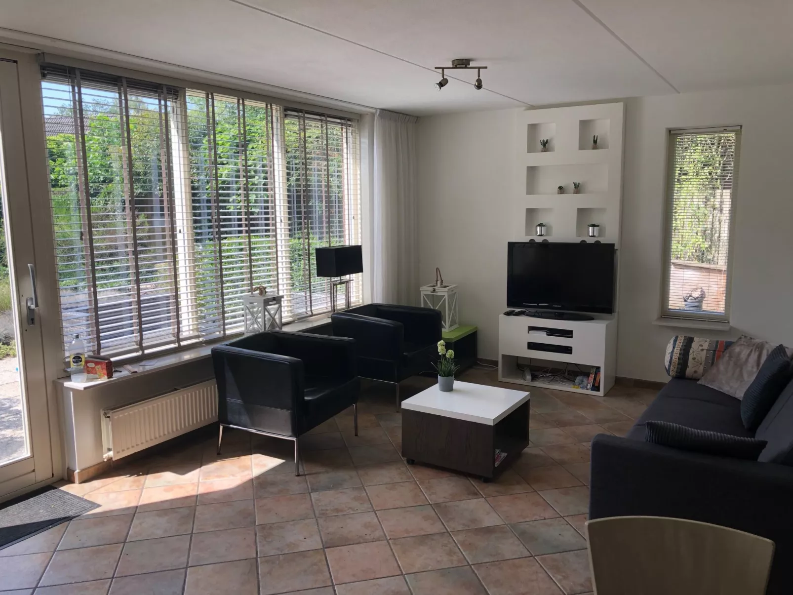 Geräumiges Ferienhaus mitten im Wald-Dedans