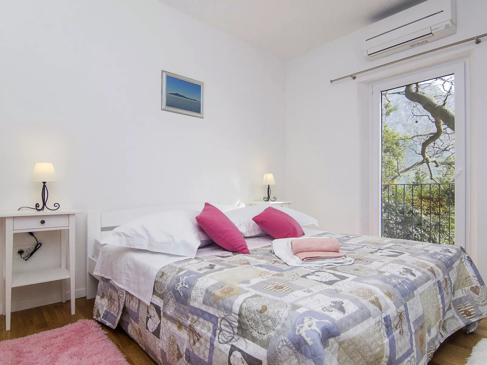 Schönes Steinhaus mit beheiztem Pool, Terrasse m-Drinnen