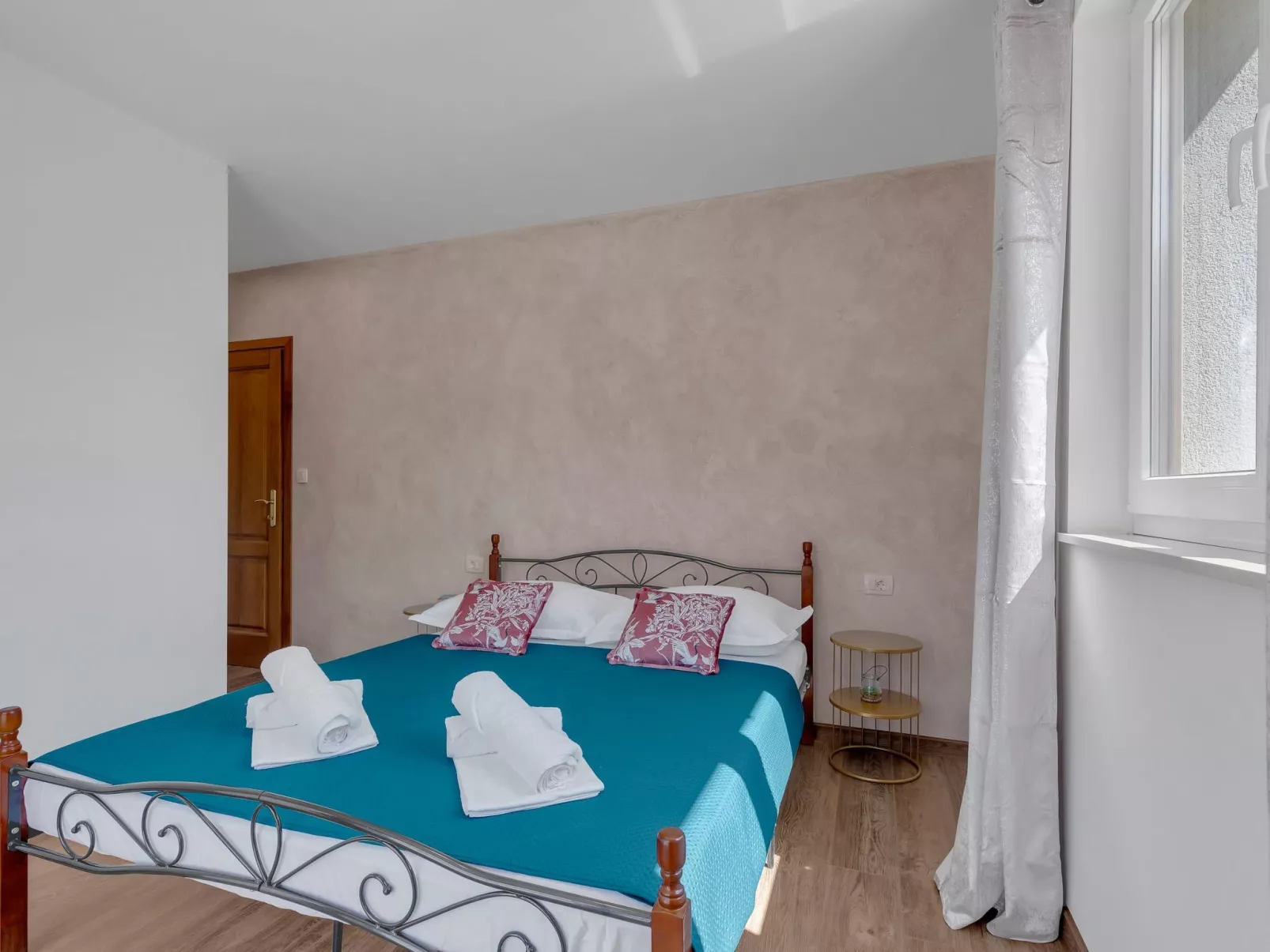 Alleinstehende Villa Slime mit Pool und Garten-Inside