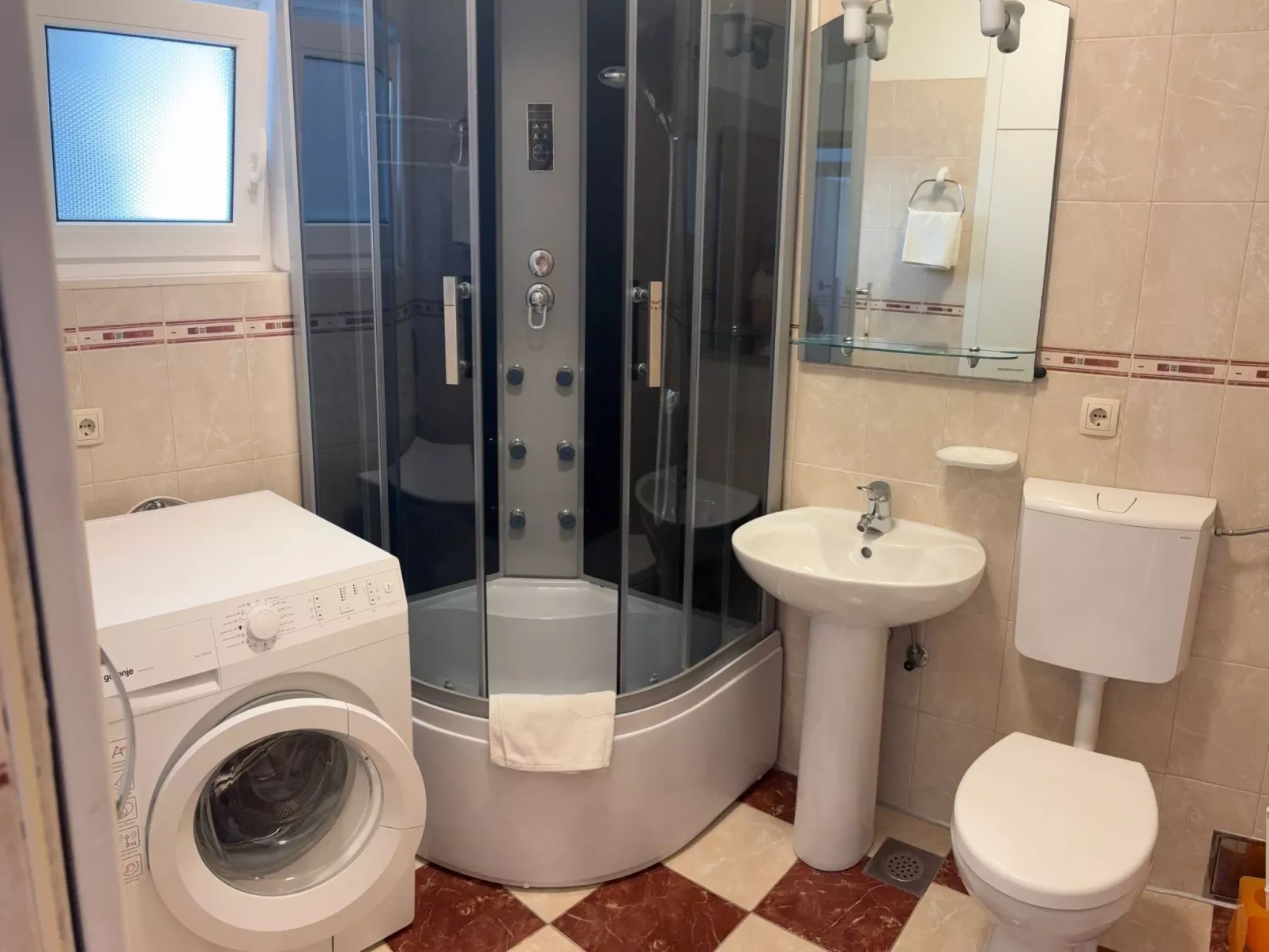 In Povlja mit gemeinschaftlichem Parkplatz-Image-tags.info