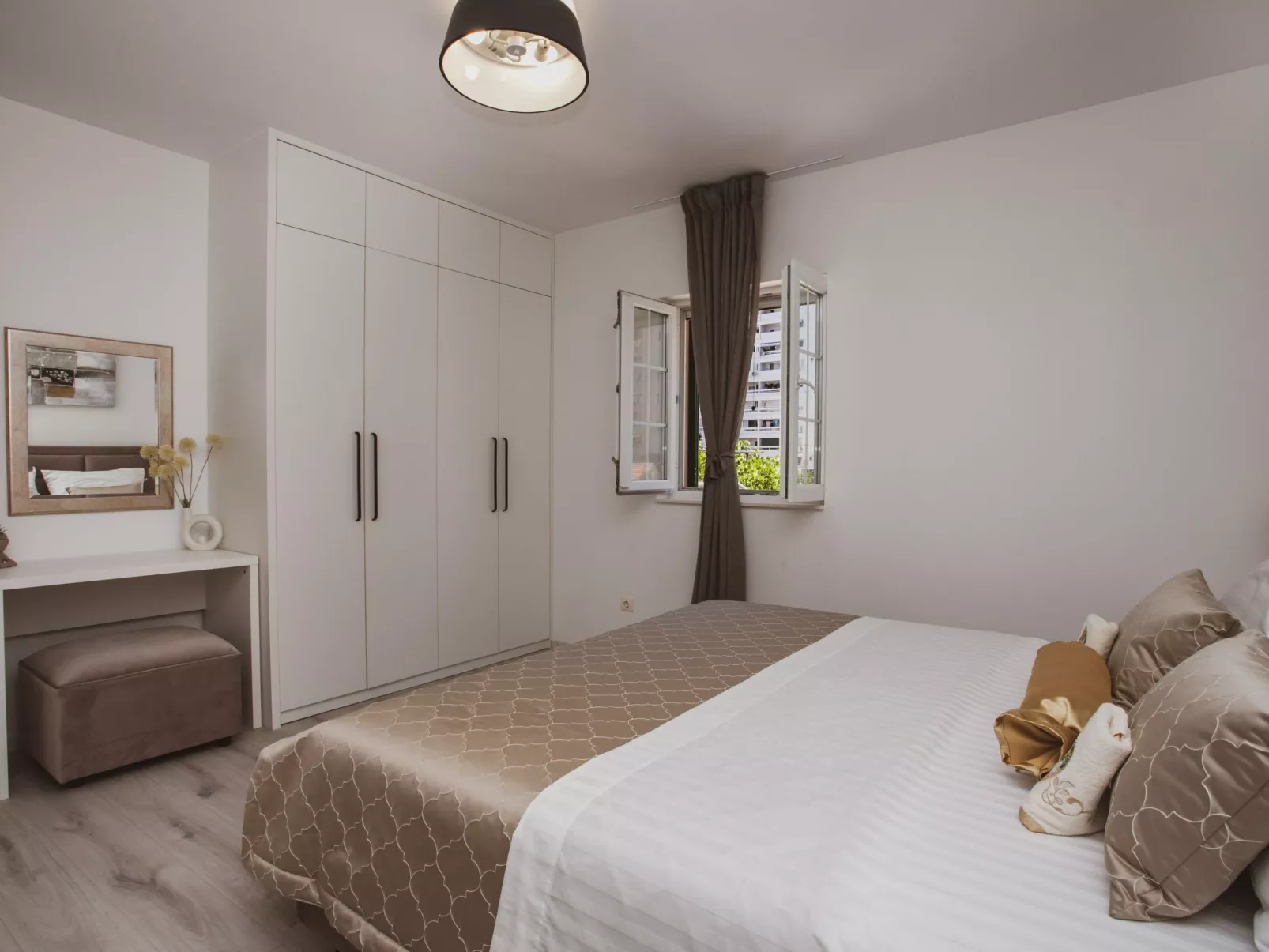 Luxuriöses Ferienhaus Lucija mit Jacuzzi-Inside