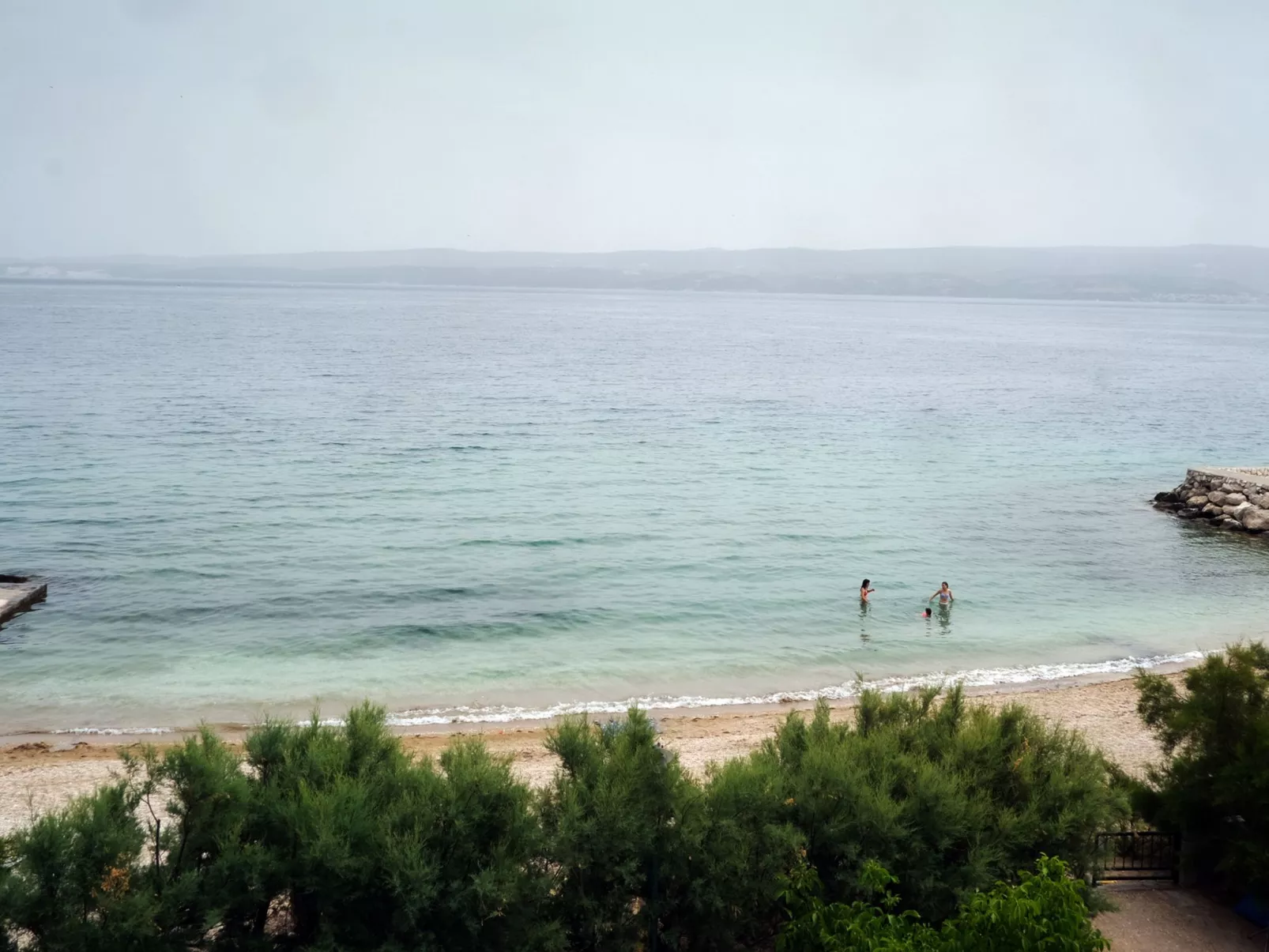 Große Ferienwohnung in Duće mit Privatem Balkon und Meerblick-Outside