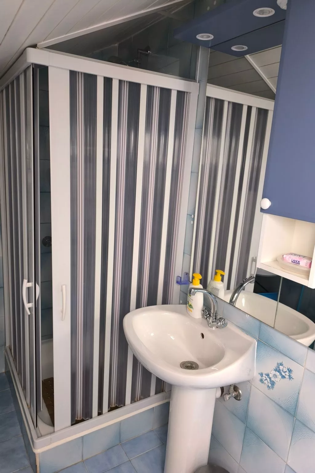 Für 3 Personen  + 1 Kind ca. 68 m&sup2; in Žaboric, Dalmatien (Gespanschaft Sib-Inside