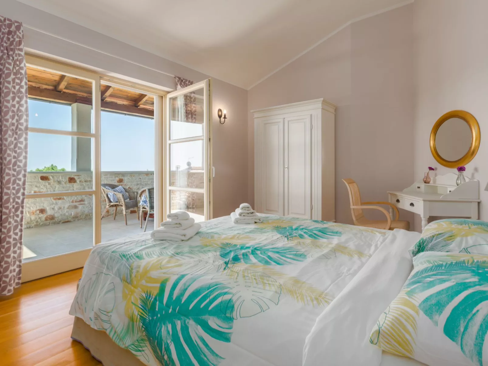 Villa mit Pool, Garten und Sommerküche-Inside