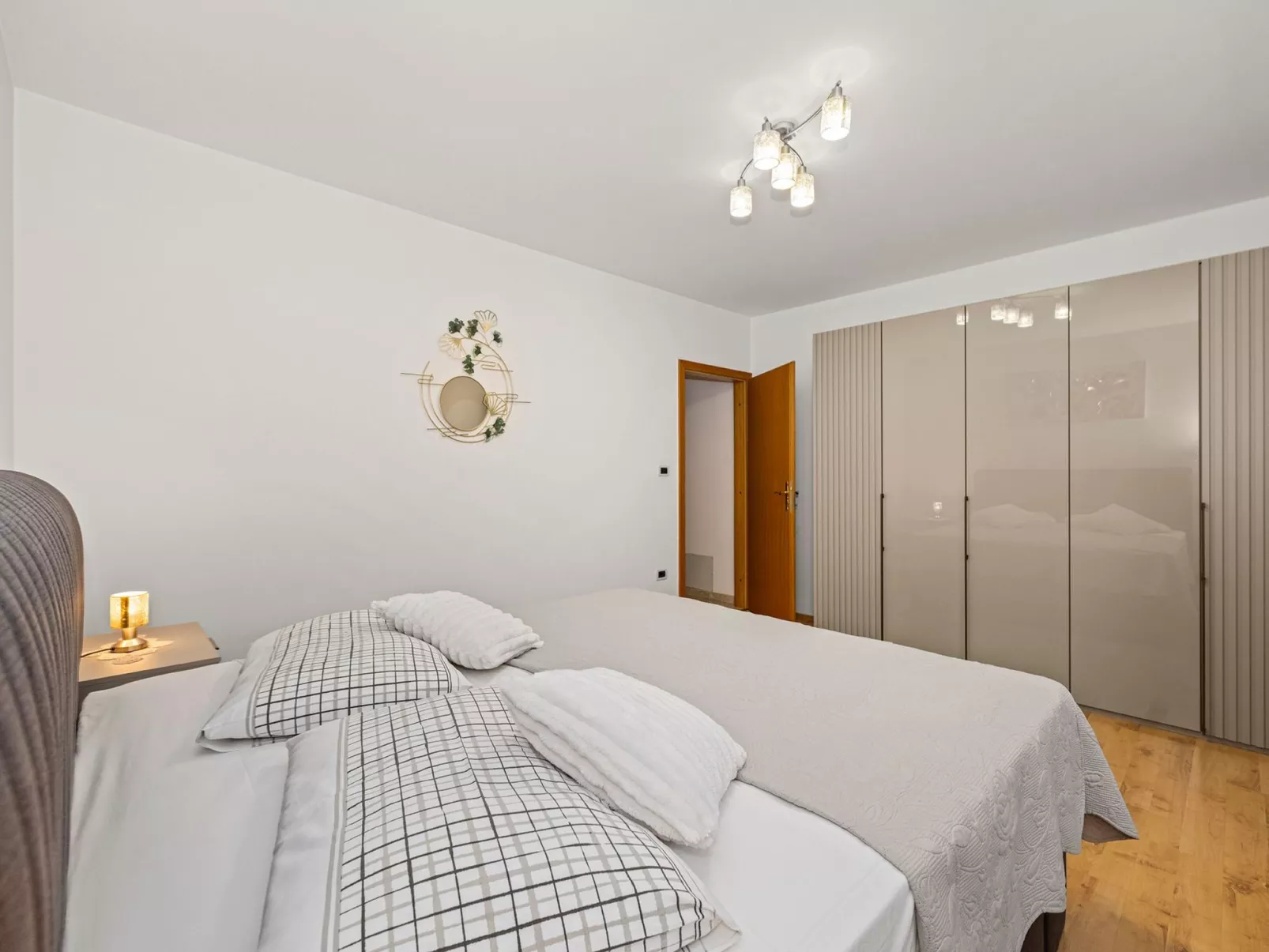 Haus Dodo, Oase im Grünen-Drinnen