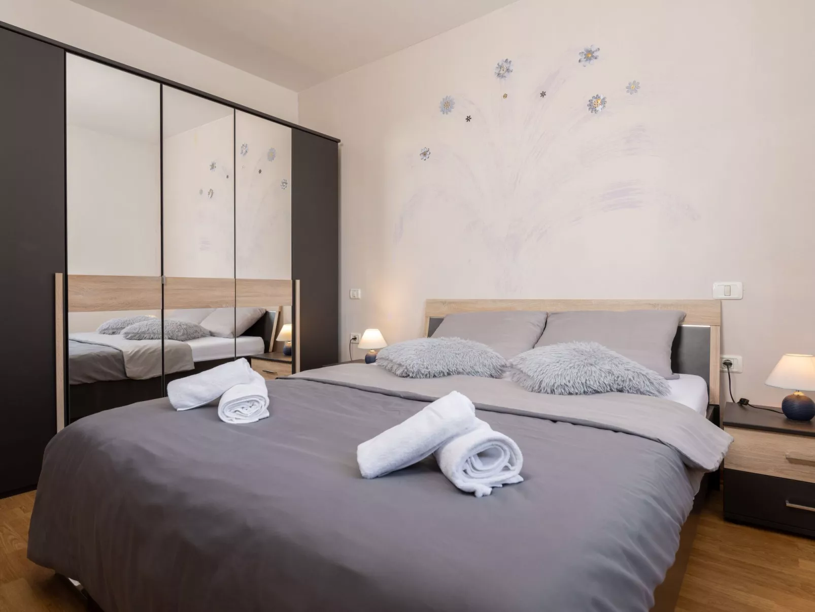 Haus Orange - Familienfreundliche Lage mit Pool-Inside