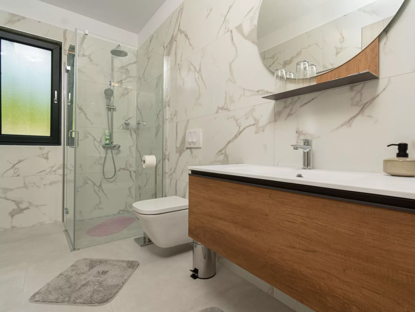 Modern 300m² Villa - King Beds and Leisure Zone-Inside