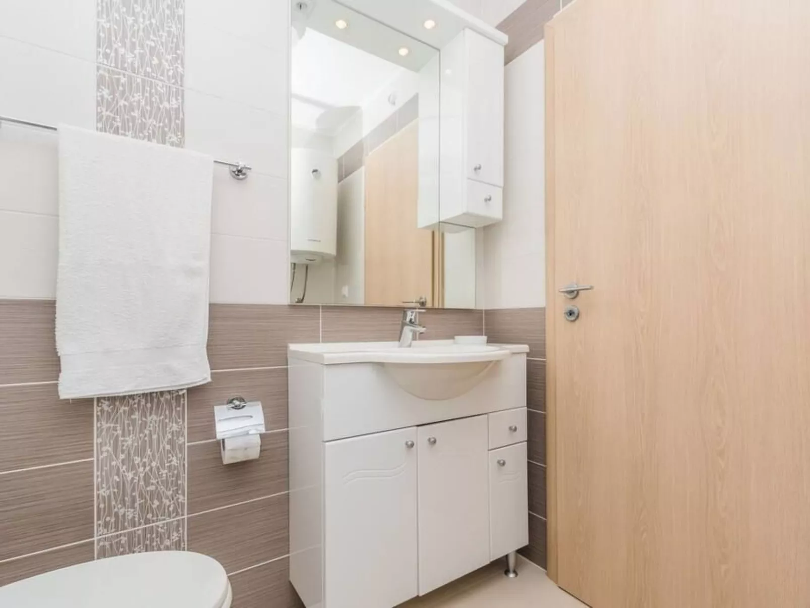 Große Wohnung in Klimno mit Möbliertem Balkon-Dedans